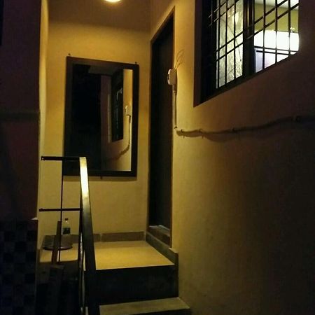 Metro House Hotel Ню Делхи Екстериор снимка