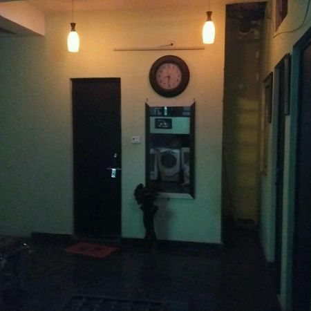 Metro House Hotel Ню Делхи Екстериор снимка