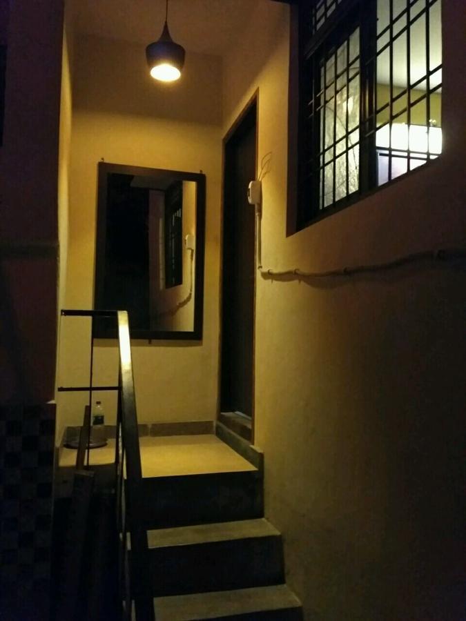 Metro House Hotel Ню Делхи Екстериор снимка