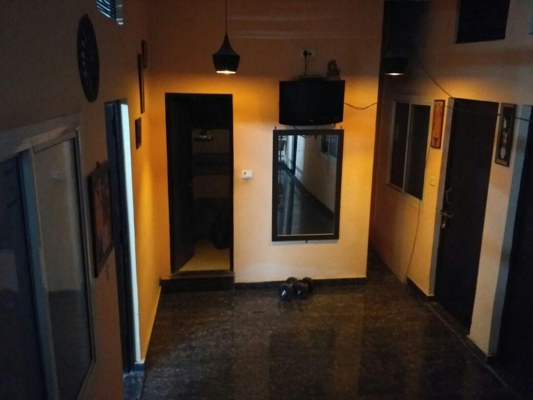 Metro House Hotel Ню Делхи Екстериор снимка